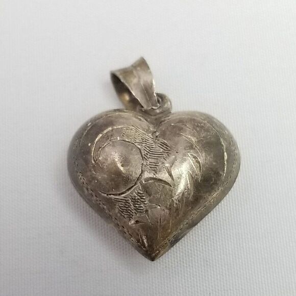 Vintage Sterling Silver Puffy Heart Shape Pendant with Etched Design, Estate - Picture 2 of 7